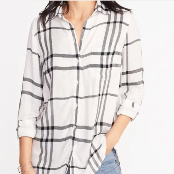 Old Navy Tops - Old Navy The Classic Shirt 100% Viscose White Gray Plaid Flannel Lightweight L